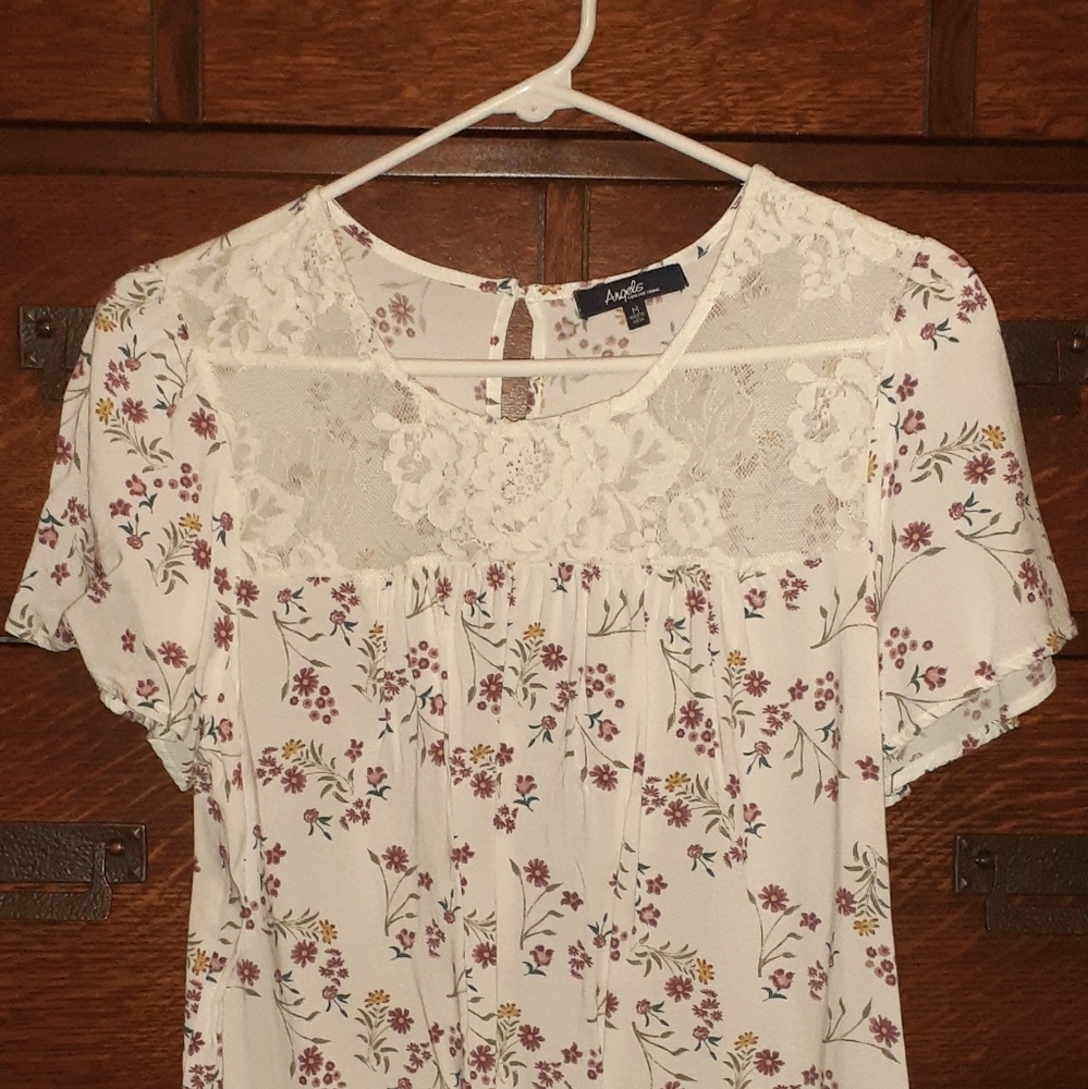 Medium short sleeved blouse with small flowers and lace across front.